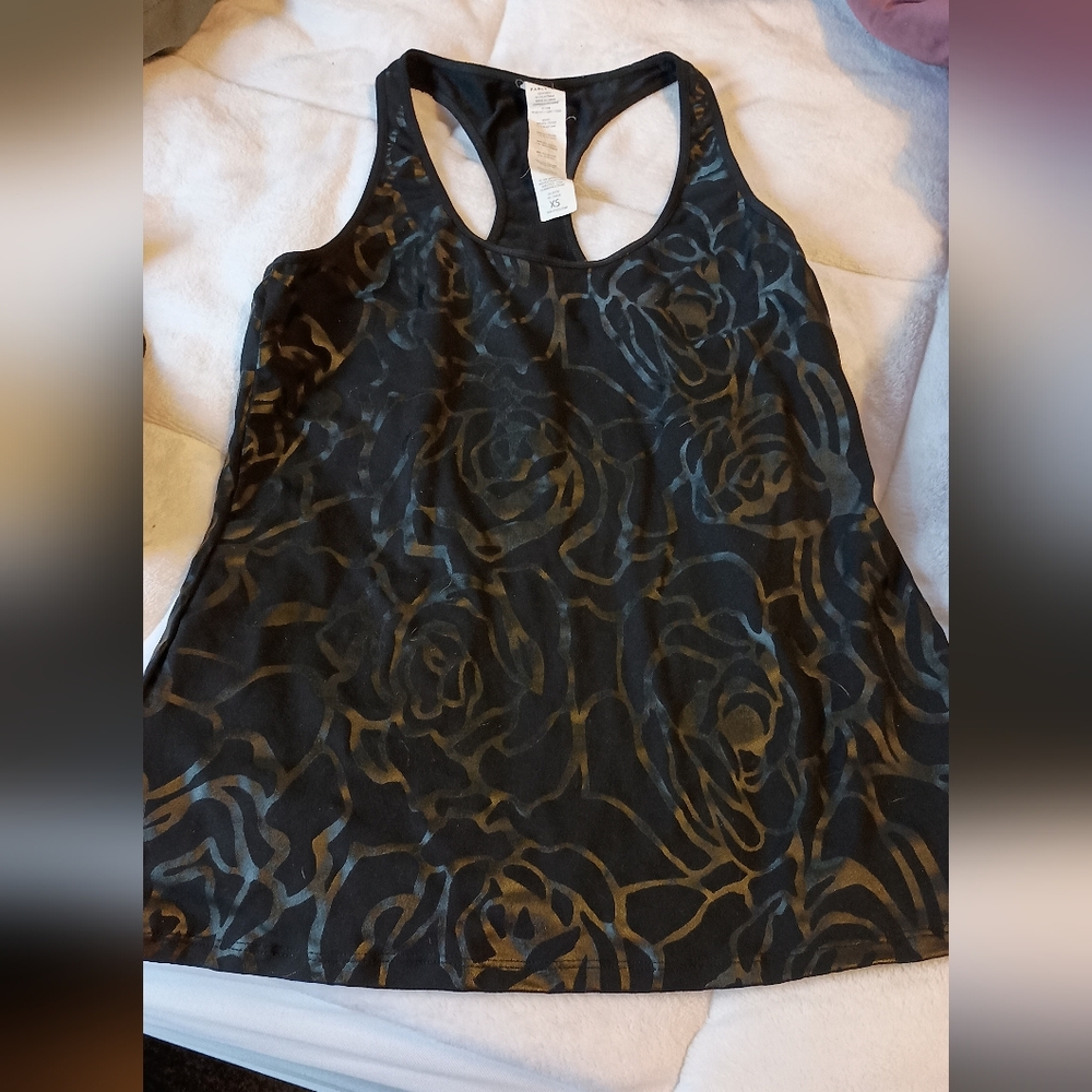 Fabletics xs rose pattern top